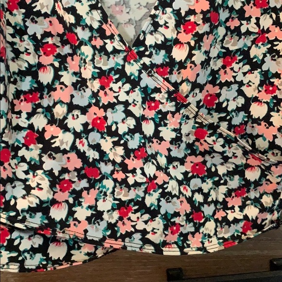 Wrap crop top - Picture 2 of 3